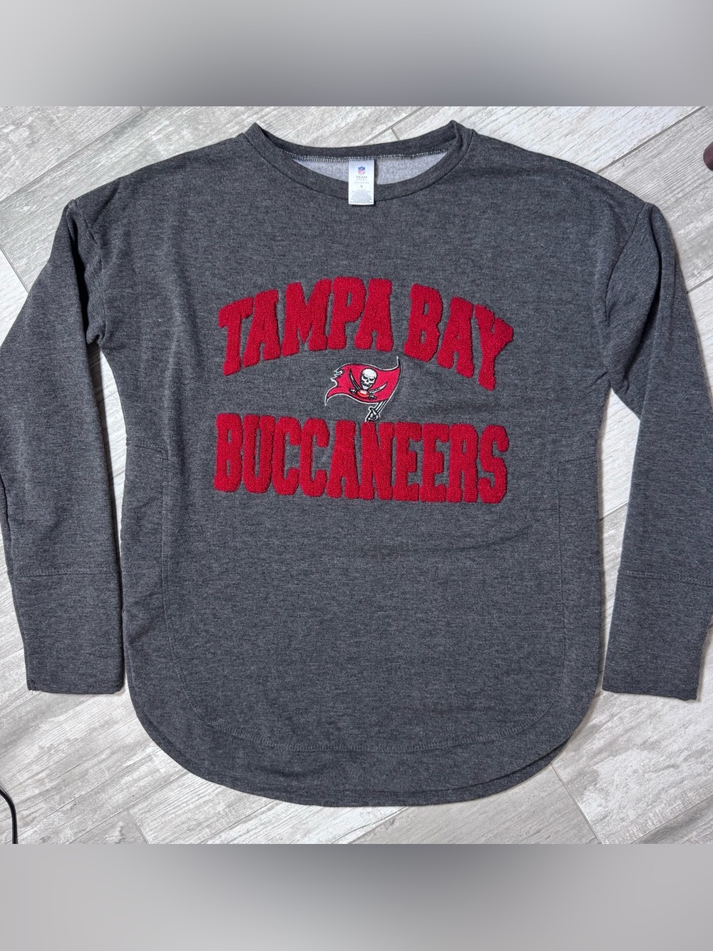 NFL Tampa Bay Buccaneers Gray Long-Sleeve Crewneck Sweatshirt - Size Small